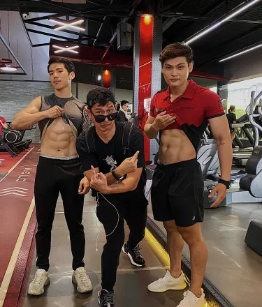 Nam diễn viên Huy Khánh luyện tập tại CITIGYM để duy trì cơ bắp săn chắc